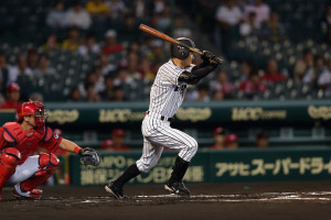 広島東洋カープ戦（甲子園）球団歴代3位となる1740本目の安打を放つ（15年9月3日）